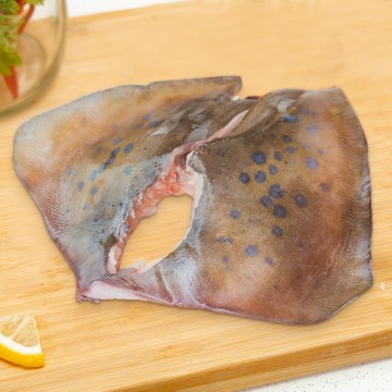 Frozen Small Stingray (whole) 小魔鬼鱼 (refer description)